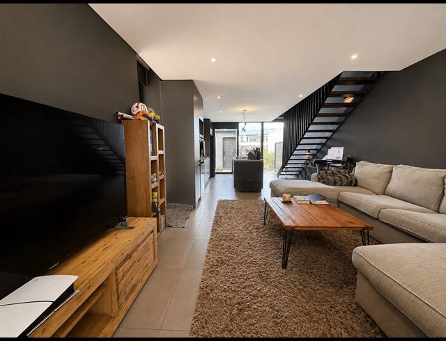 3 BEDROOM APARTMENT FOR SALE IN SHEFFIELD BEACH